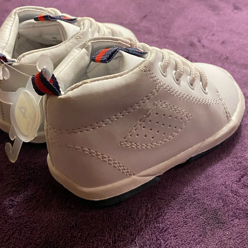 New Unisex Baby White Walker Sneakers Size 4 Infant Crib Shoes 9-12 Months